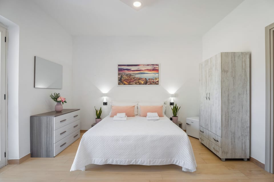 Classic Room, Balcony, Bay View (Napoli) | Blackout drapes, iron/ironing board, free WiFi