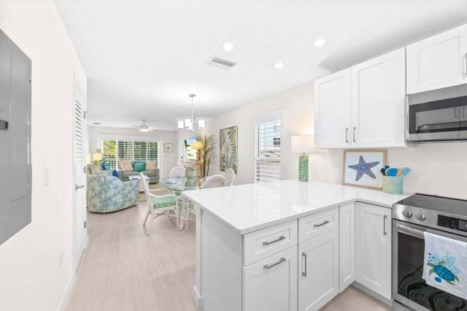 Condo, 2 Bedrooms | Private kitchen
