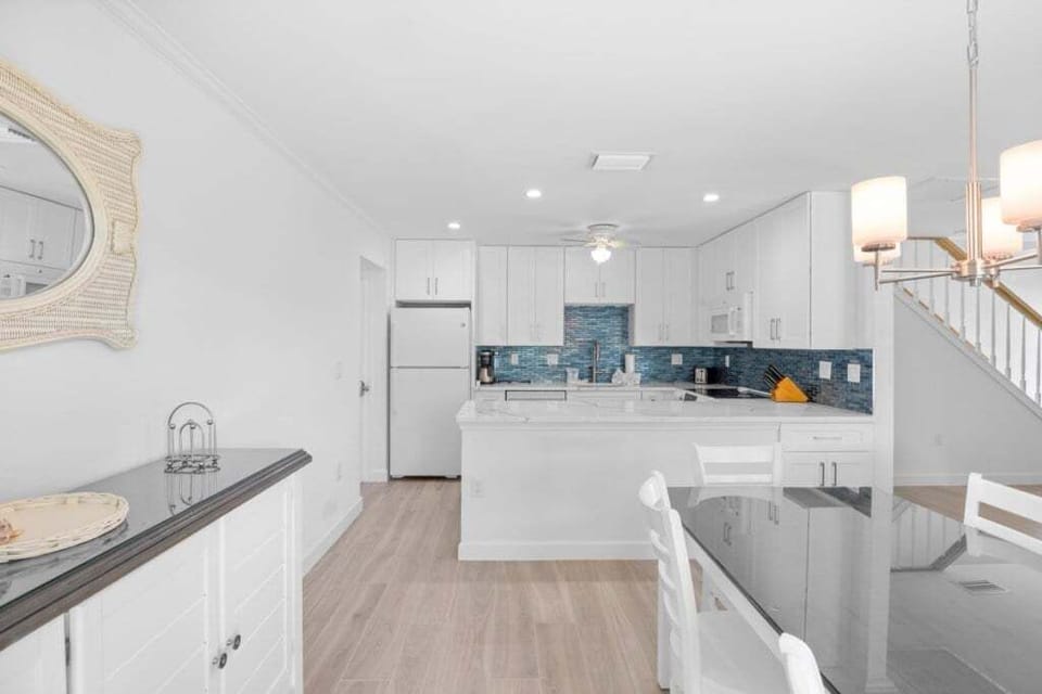Condo, 2 Bedrooms | Private kitchen