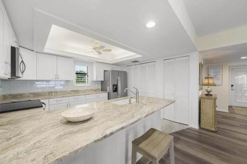 Condo, 2 Bedrooms | Private kitchen