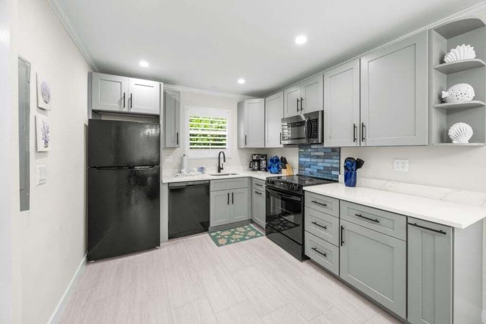 Condo, 2 Bedrooms | Private kitchen