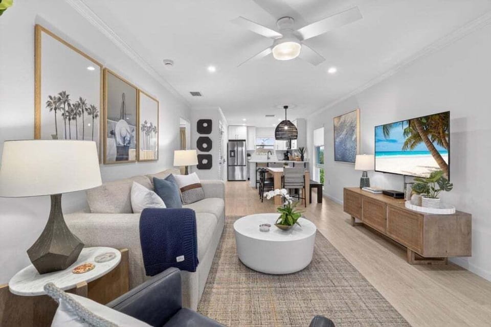 Condo, 2 Bedrooms | Living area