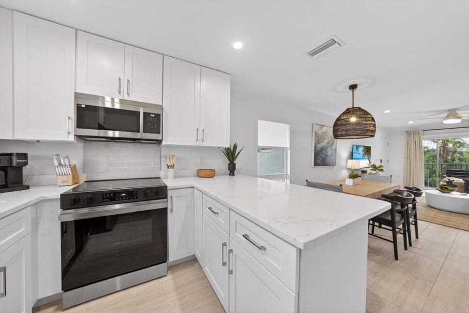 Condo, 2 Bedrooms | Private kitchen