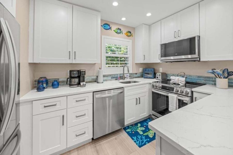 Condo, 2 Bedrooms | Private kitchen