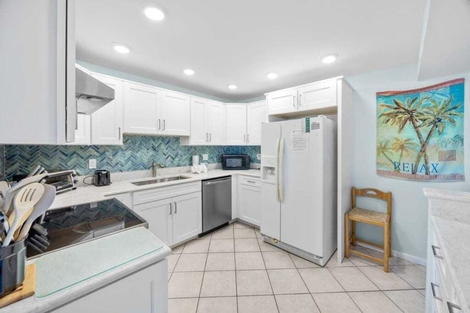 Condo, 3 Bedrooms | Private kitchen