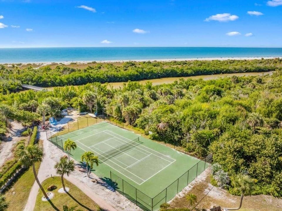Condo, 2 Bedrooms | Sport court