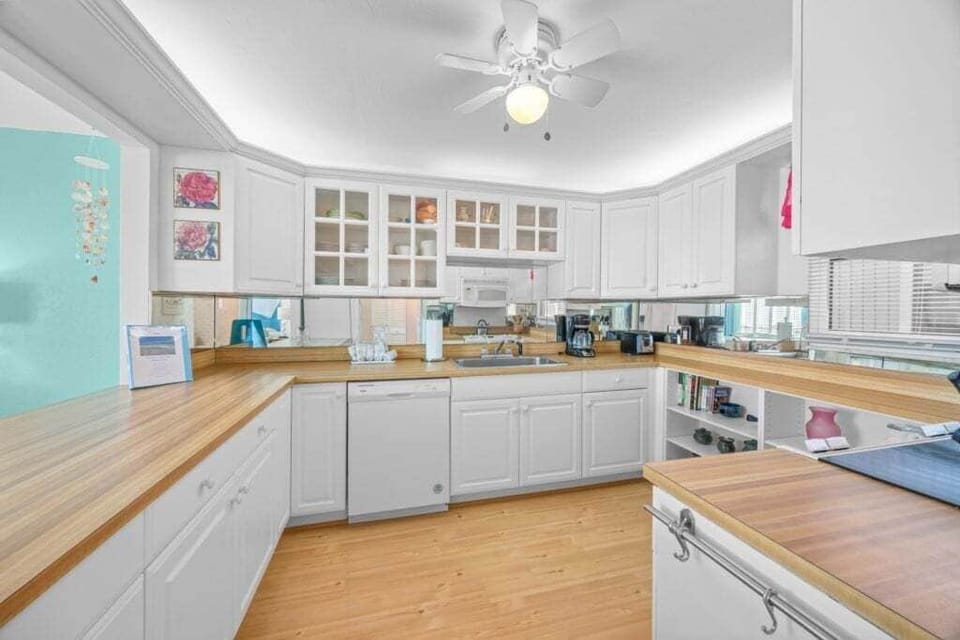 Condo, 2 Bedrooms | Private kitchen