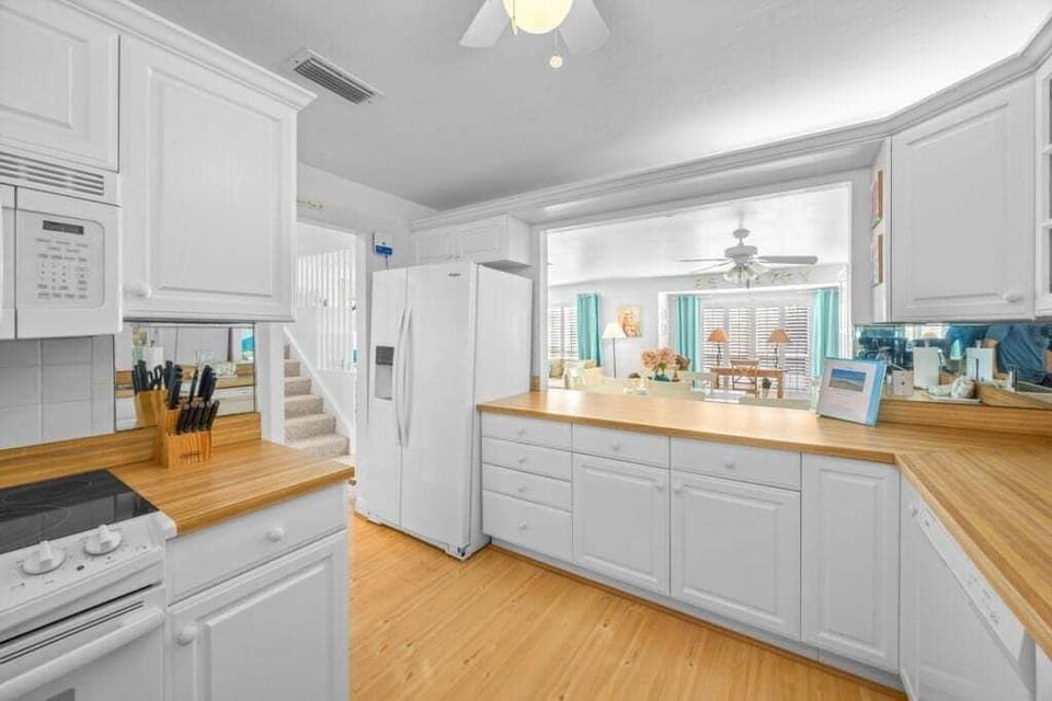 Condo, 2 Bedrooms | Private kitchen