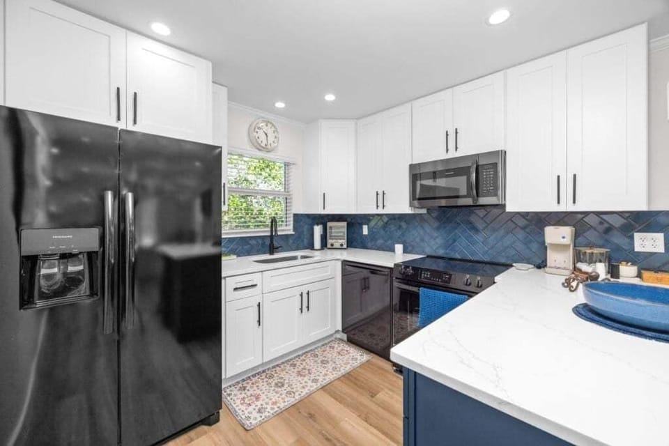 Condo, 2 Bedrooms | Private kitchen