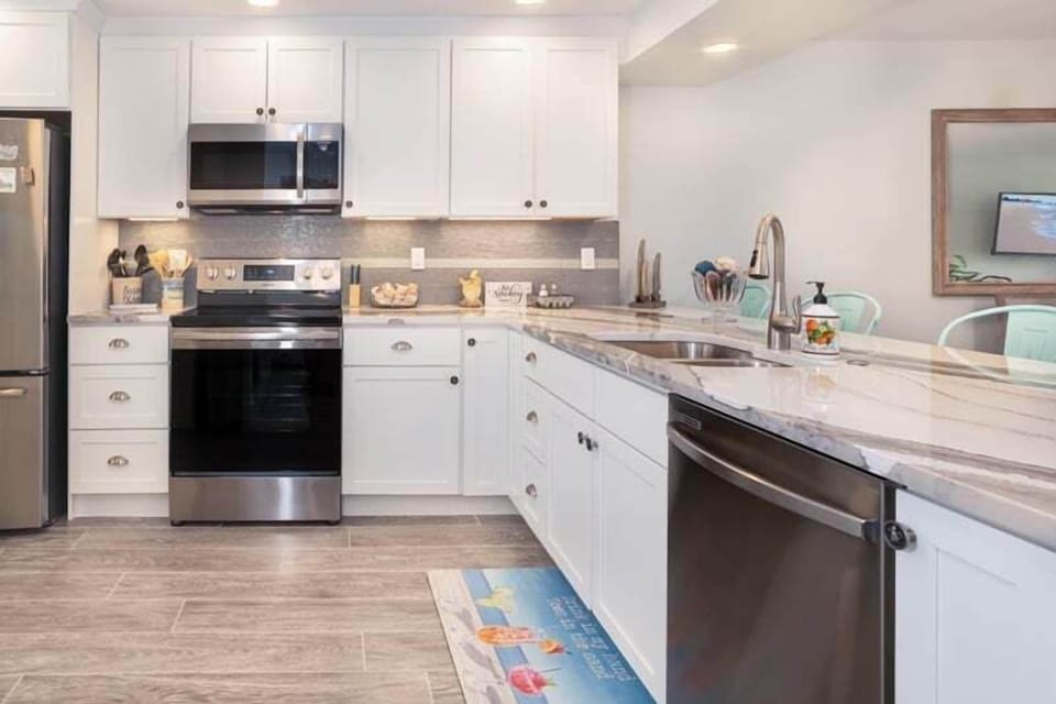 Condo, 3 Bedrooms | Private kitchen