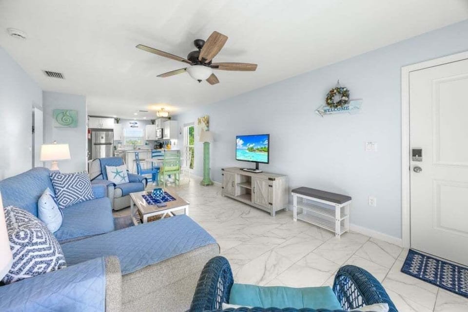 Condo, 2 Bedrooms | Living area