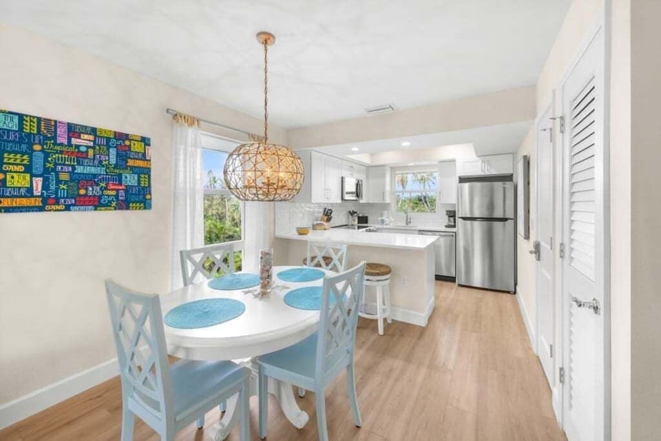 Condo, 2 Bedrooms | Dining