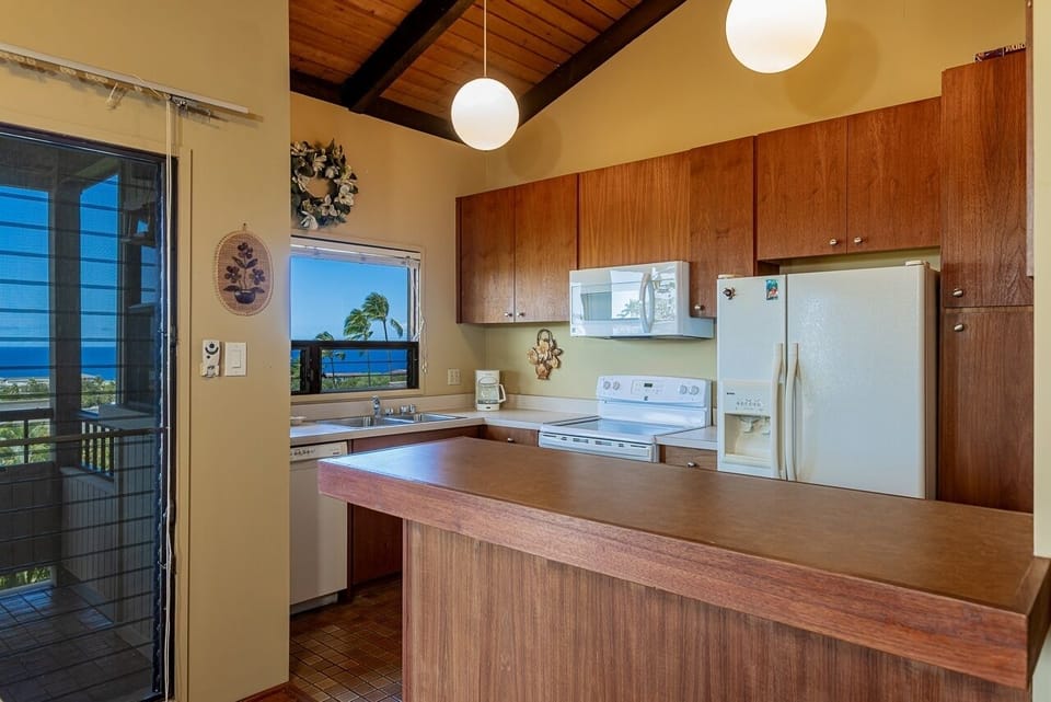 Condo, 1 Bedroom | Private kitchen | Coffee/tea maker, fridge, oven, toaster
