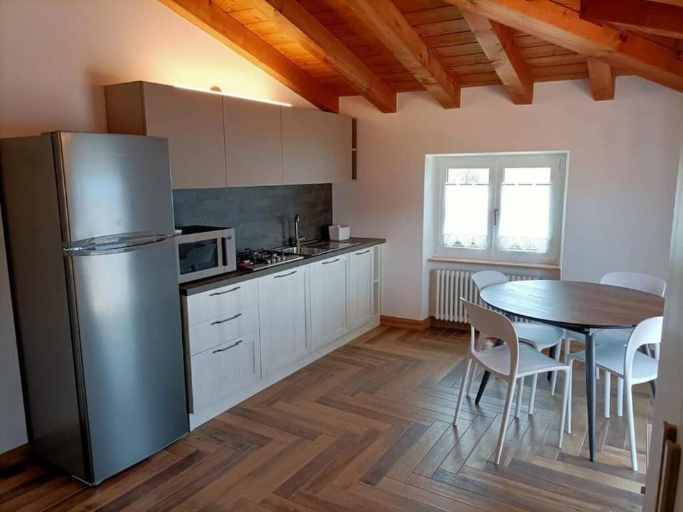 Studio Suite, Lake View | Private kitchen | Highchair