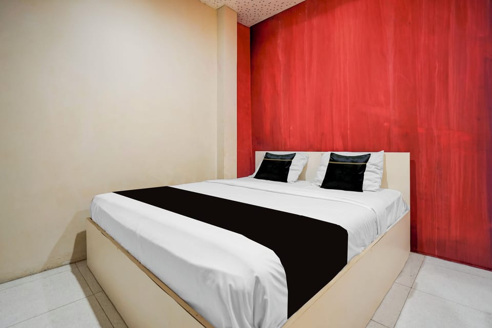 Premium bedding, WiFi (free), bed sheets