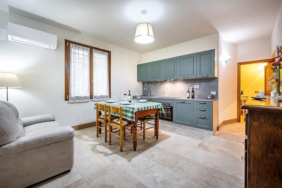 Apartment, 2 Bedrooms, Patio, Hill View | Interior