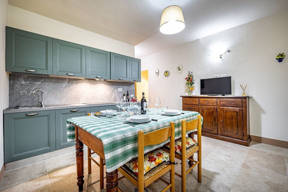 Apartment, 2 Bedrooms, Patio, Hill View | Private kitchen