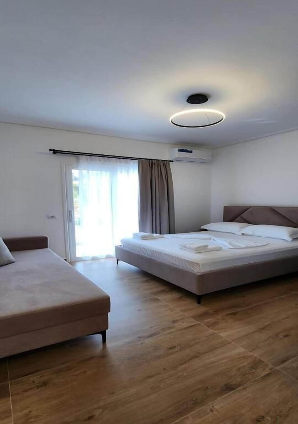 Desk, laptop workspace, free WiFi