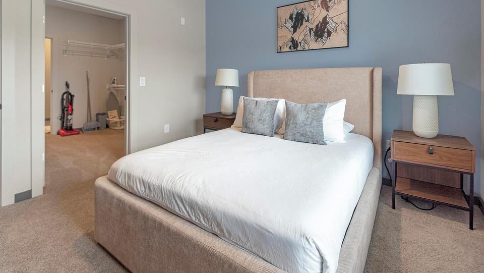 Apartment (1 Bedroom) | 1 bedroom, individually decorated, individually furnished, desk