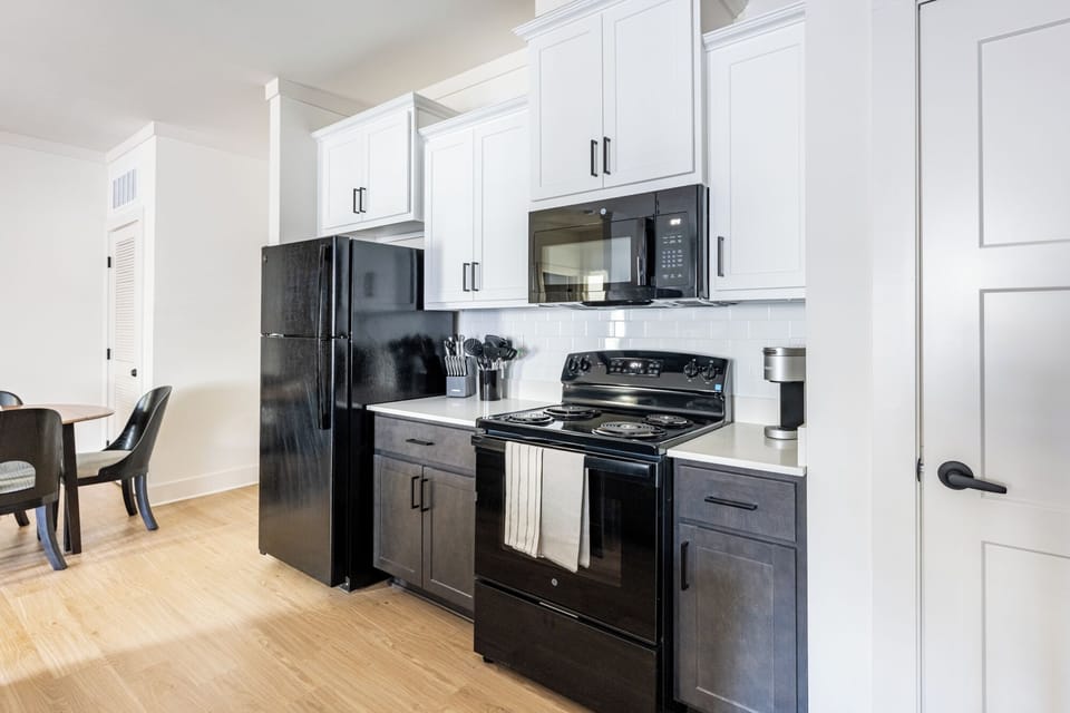 Apartment (1 Bedroom) | Private kitchen | Fridge, microwave, oven, stovetop