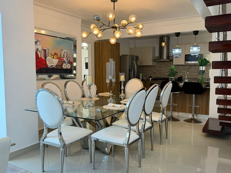 Comfort Suite | Dining