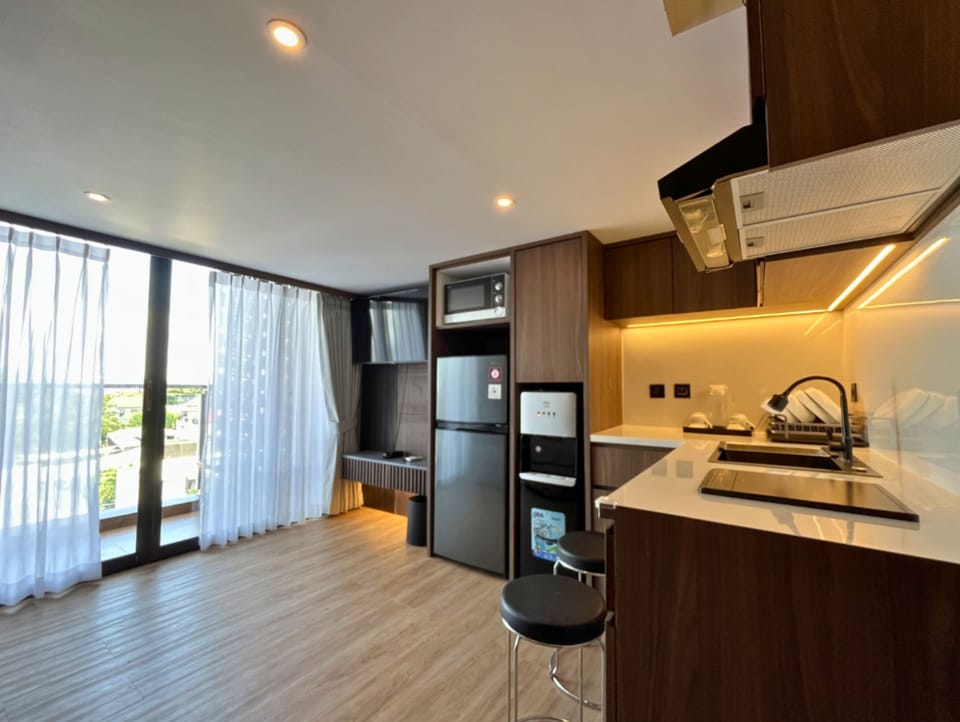 Junior Room | Private kitchen | Microwave, stovetop, dishwasher