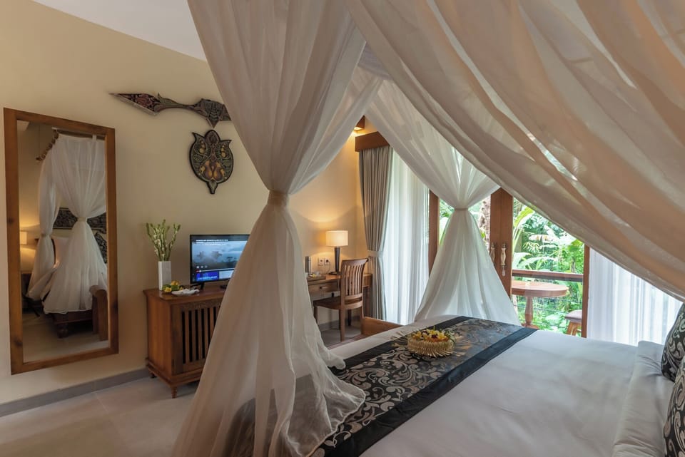Junior Suite | Select Comfort beds, in-room safe, desk, laptop workspace