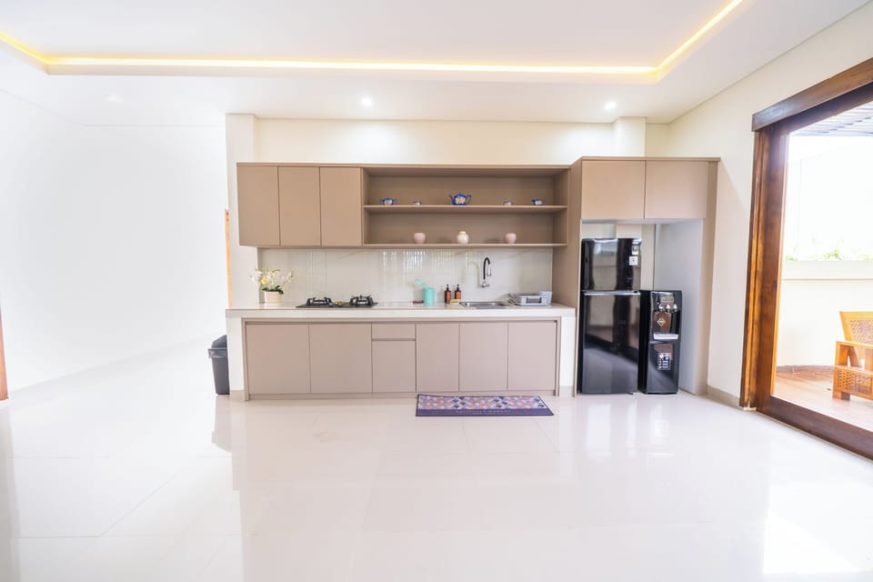Fridge, stovetop, cookware/dishes/utensils