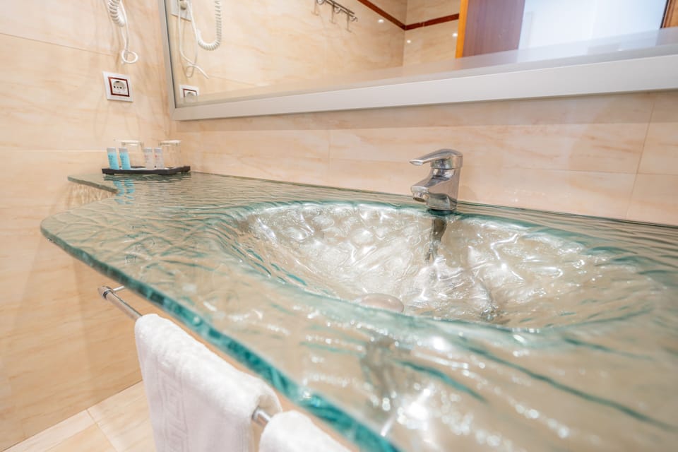 Family Room | Desk, blackout drapes, free WiFi, wheelchair access