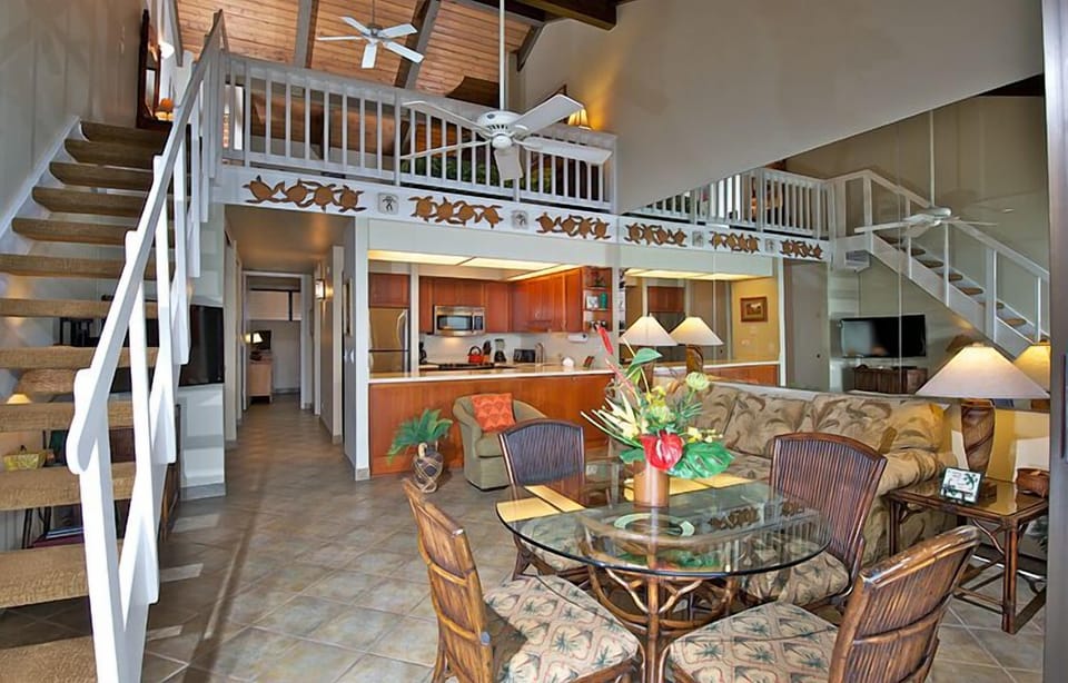 Condo, 2 Bedrooms | Dining