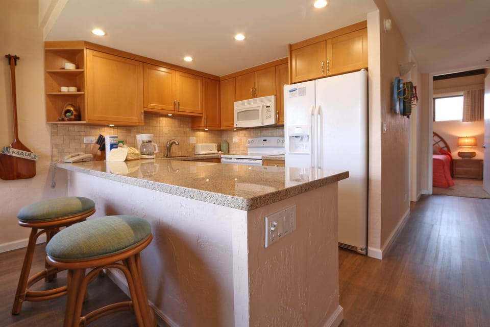 Condo, 2 Bedrooms | Private kitchen | Fridge, microwave, oven, coffee/tea maker