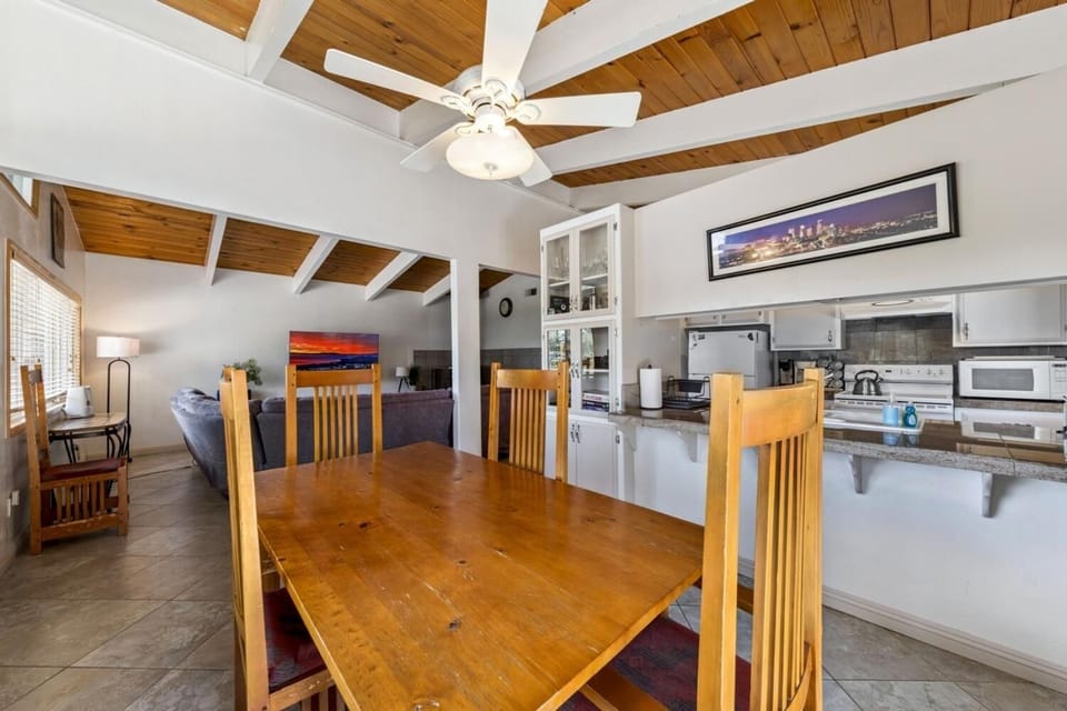 House, 4 Bedrooms | Dining