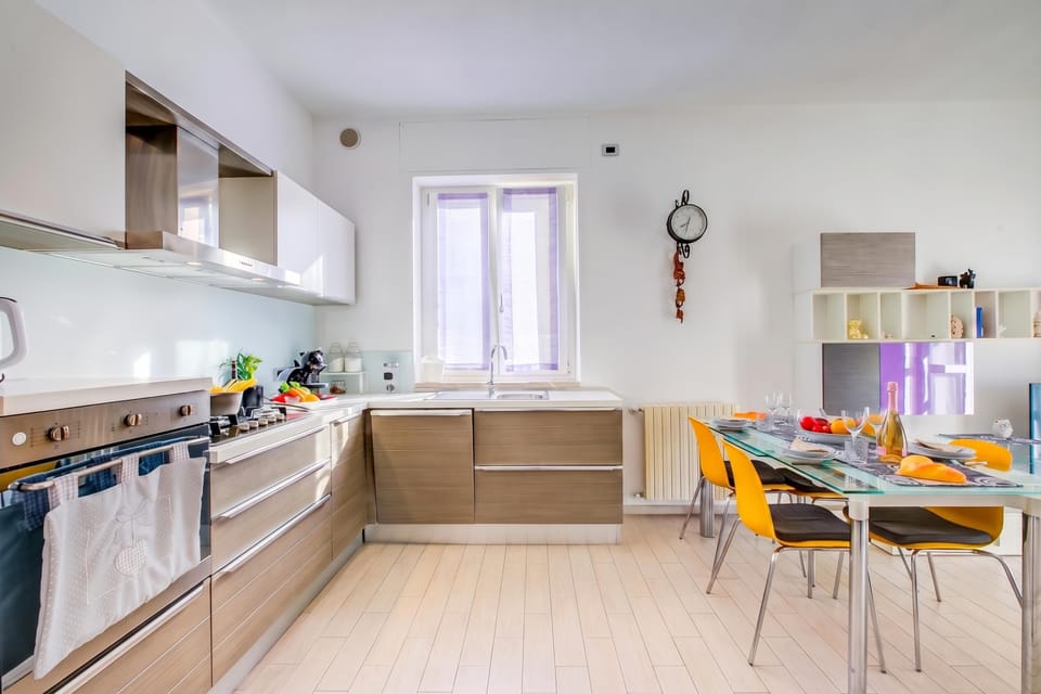 Family Apartment, 2 Bedrooms, Balcony (Asia Apartment 2BR in Laveno Center) | Dining