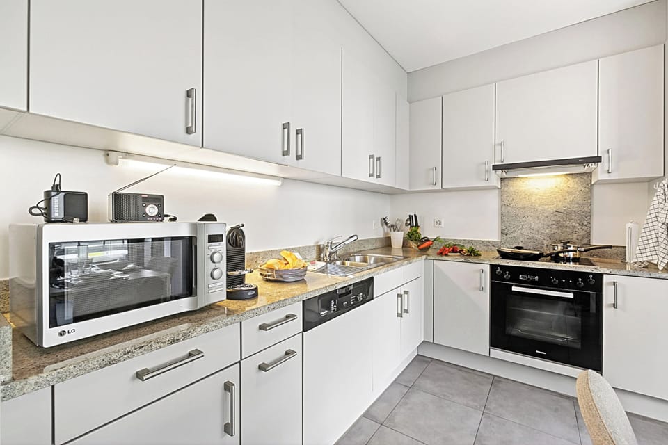 Family Apartment, Multiple Bedrooms, 2 Bathrooms (Locarno Centro Apartment) | Private kitchen | Fridge, microwave, oven, stovetop