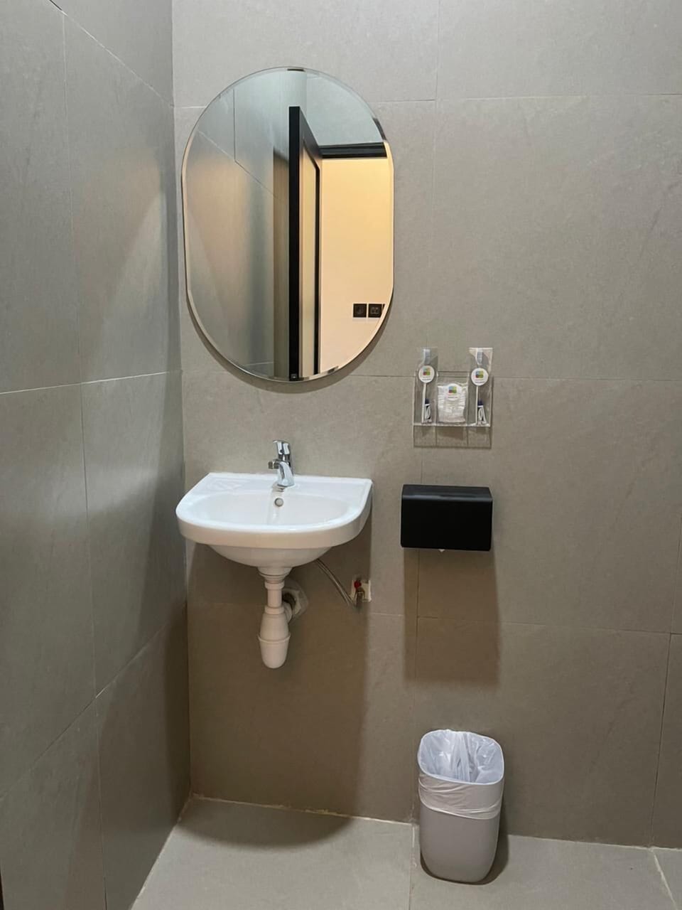 Standard Single Room, 1 Twin Bed, Partial Sea View | Bathroom | Shower, towels, soap, shampoo