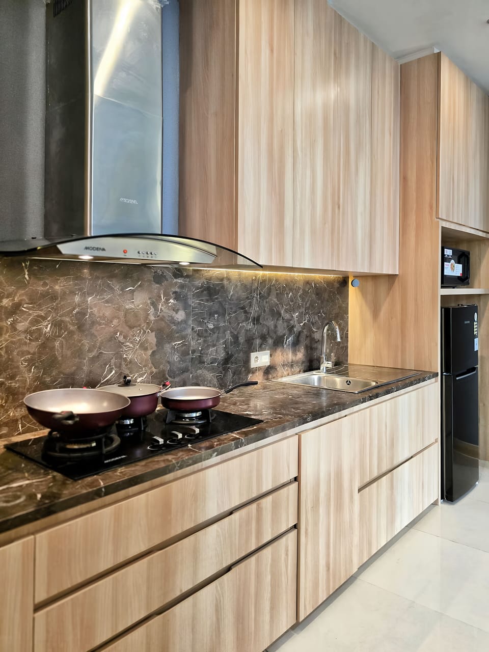 Apartment, 2 Bedrooms, City View | Private kitchen | Fridge, microwave, stovetop, cookware/dishes/utensils