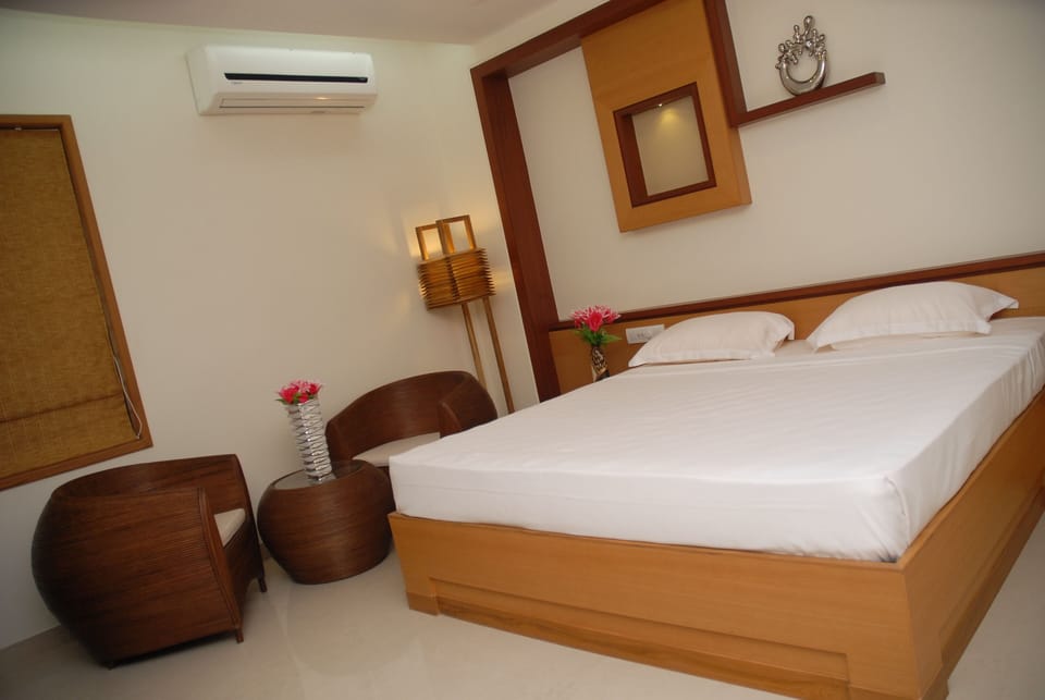 Deluxe Double Room | Desk, laptop workspace, WiFi (free)