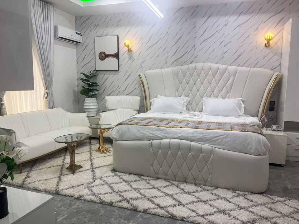 Deluxe Room, Balcony, City View | Interior