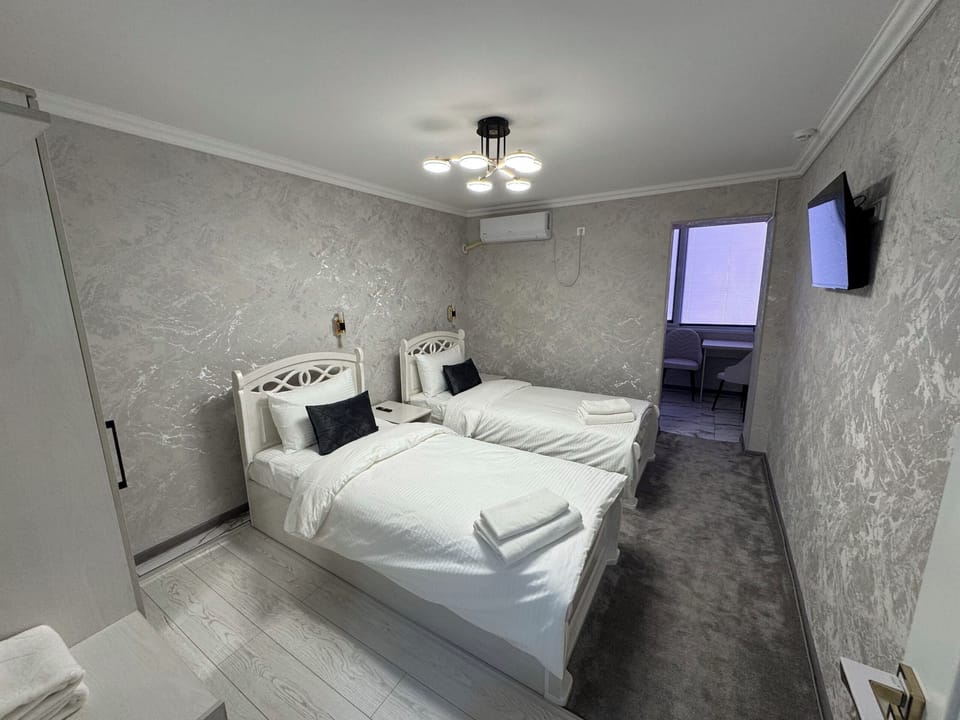 Comfort Twin Room, Air conditioning, City View | Desk, laptop workspace, WiFi (free)