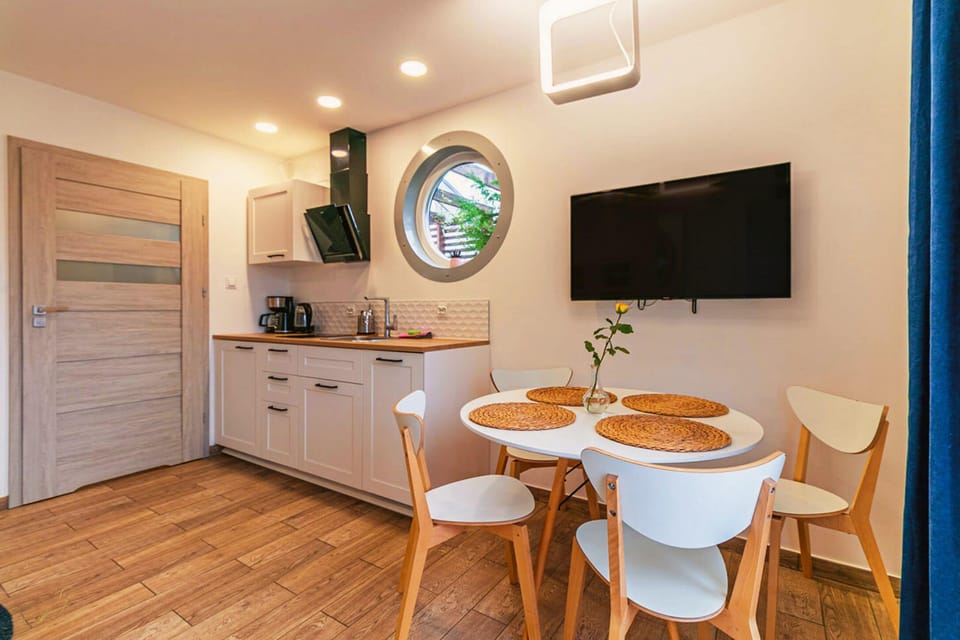 Deluxe Apartment, Garden View | Private kitchenette | Fridge, stovetop, dishwasher, coffee/tea maker