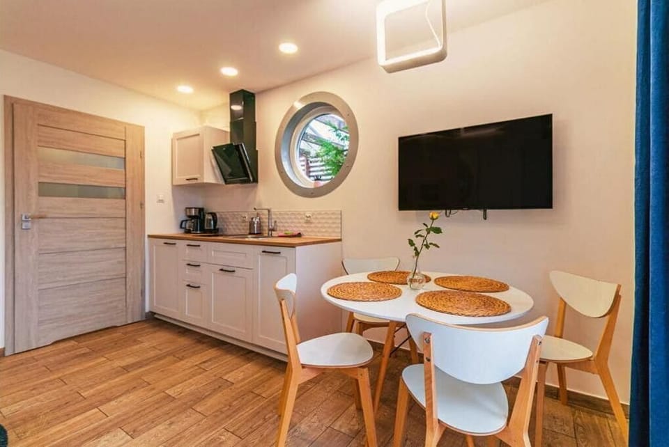 Deluxe Apartment, Garden View | Pillowtop beds, blackout drapes, iron/ironing board, free WiFi