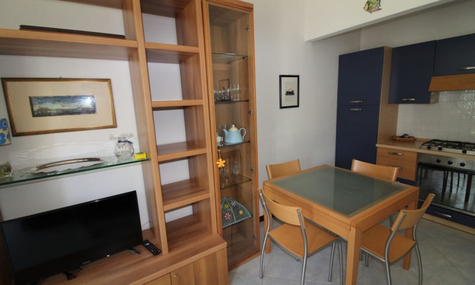 Villa, 2 Bedrooms, Patio, Garden View | Dining room