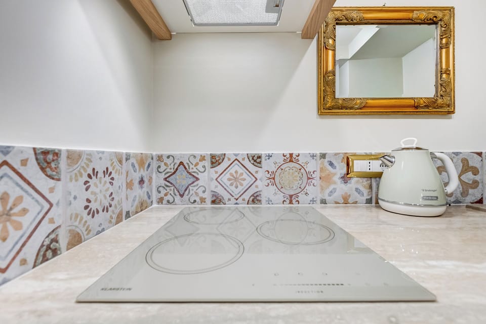Apartment, 1 Bedroom, Non Smoking | Private kitchen | Microwave, stovetop, espresso maker, coffee/tea maker