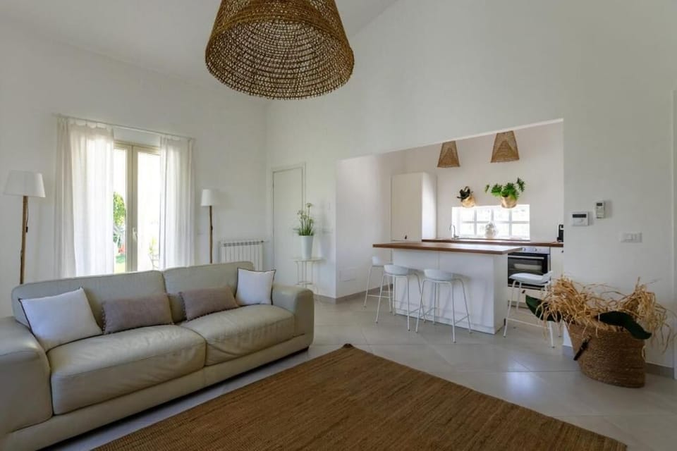 Flat-screen TV, fireplace