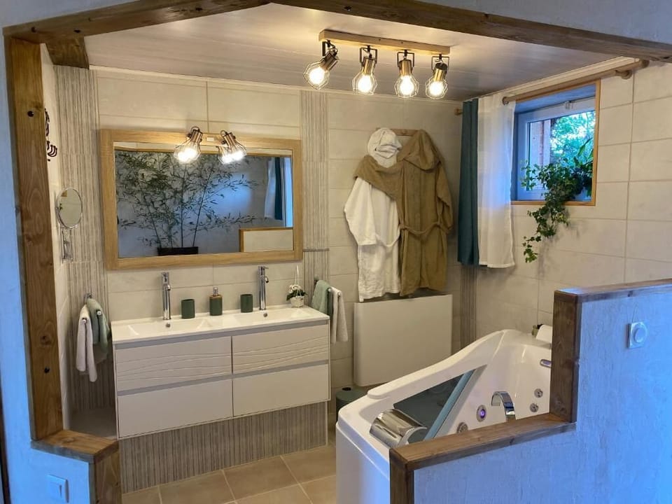Honeymoon Room, Hill View | Bathroom | Slippers