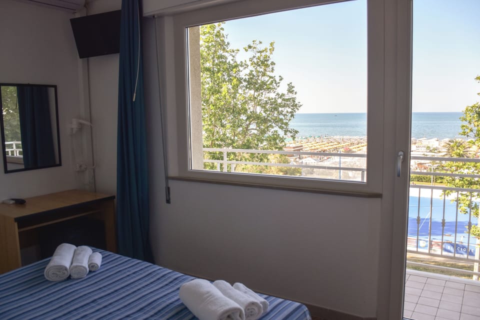 Panoramic Double or Twin Room, Balcony, Sea View | In-room safe, desk, WiFi (free)