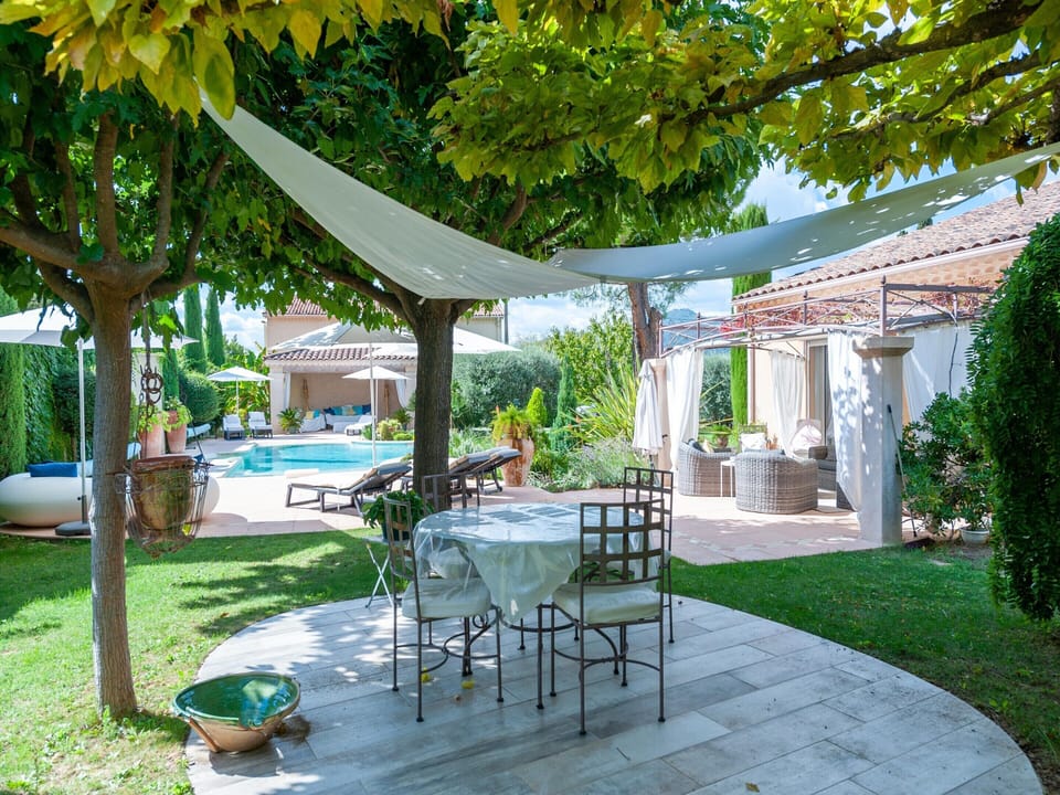 Villa | Garden