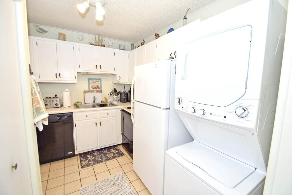 Condo, 2 Bedrooms | Private kitchen | Coffee/tea maker, fridge, toaster