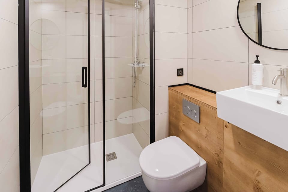 Shower, rainfall showerhead, eco-friendly toiletries