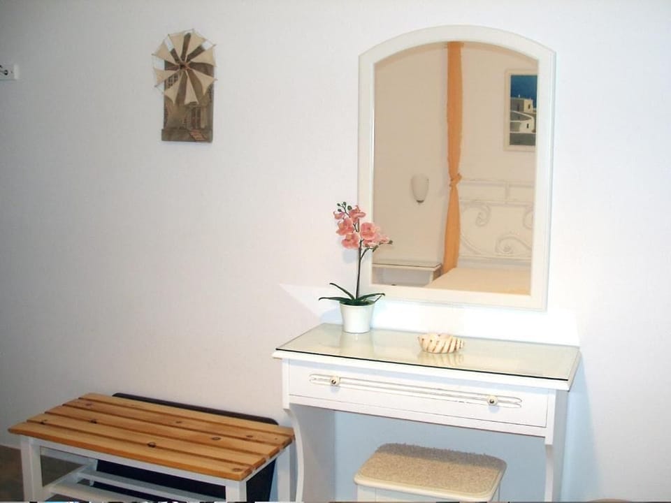 Basic Double Room, Balcony, City View | Interior